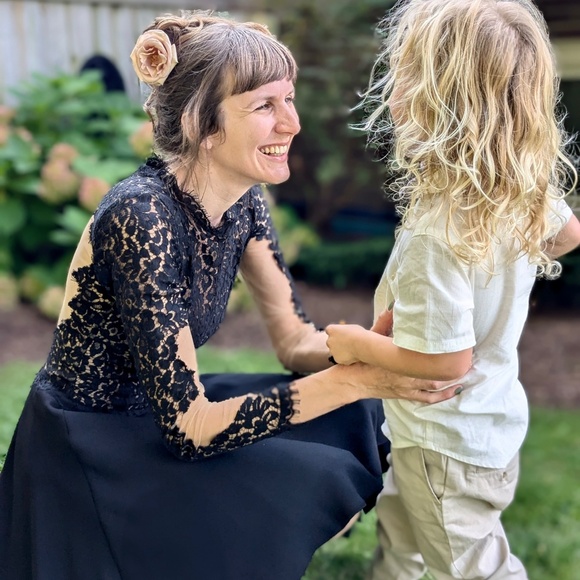 Chantal Teman Designer Lace Dress - Picture 3 of 5